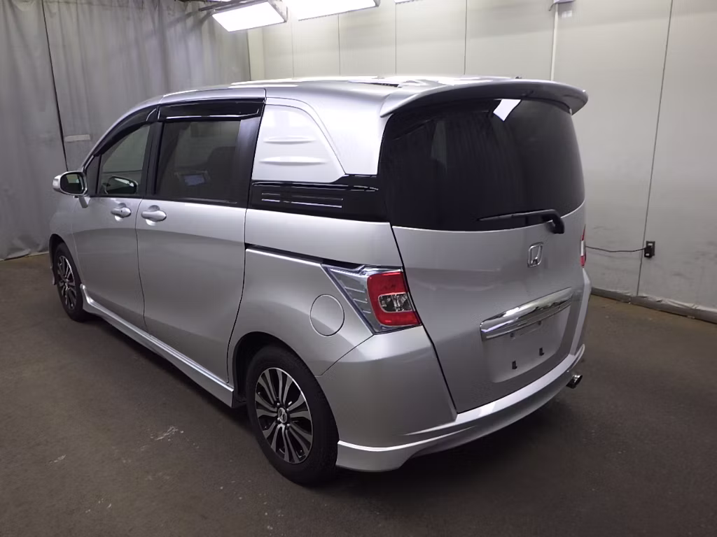 HONDA FREED SPIKE