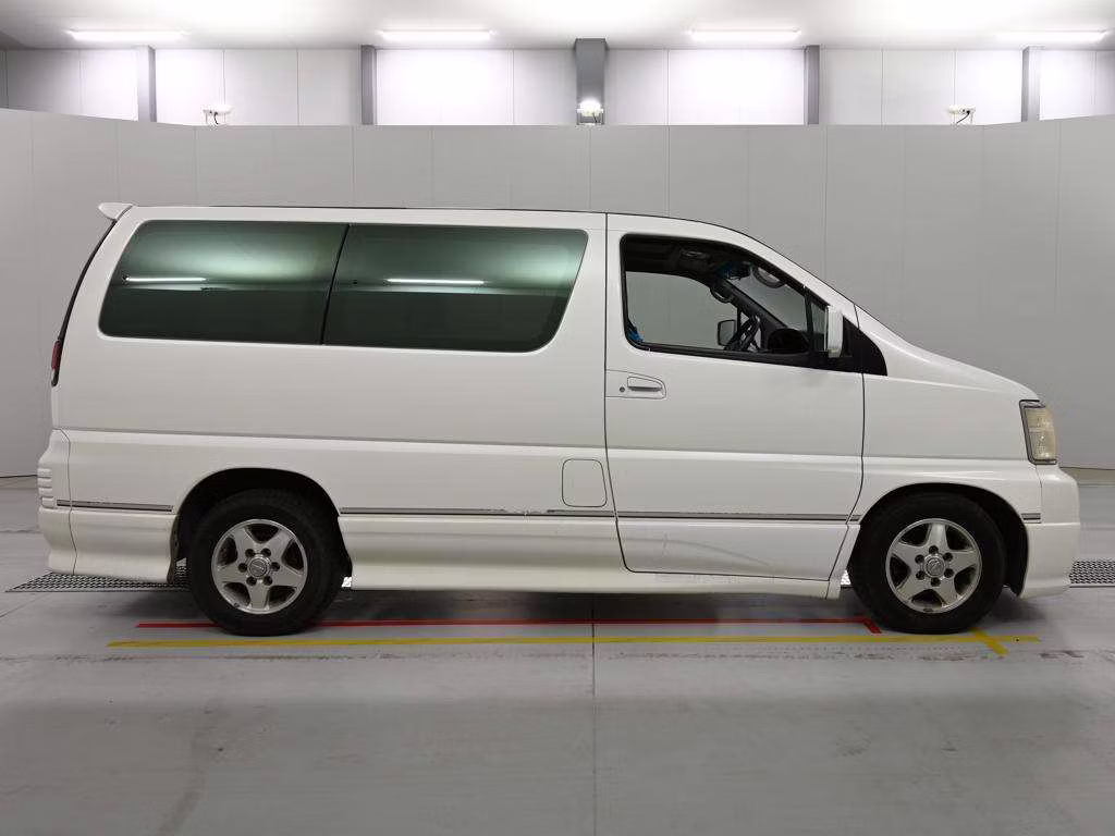 NISSAN ELGRAND