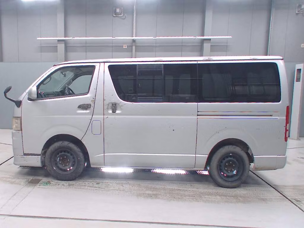TOYOTA REGIUS ACE