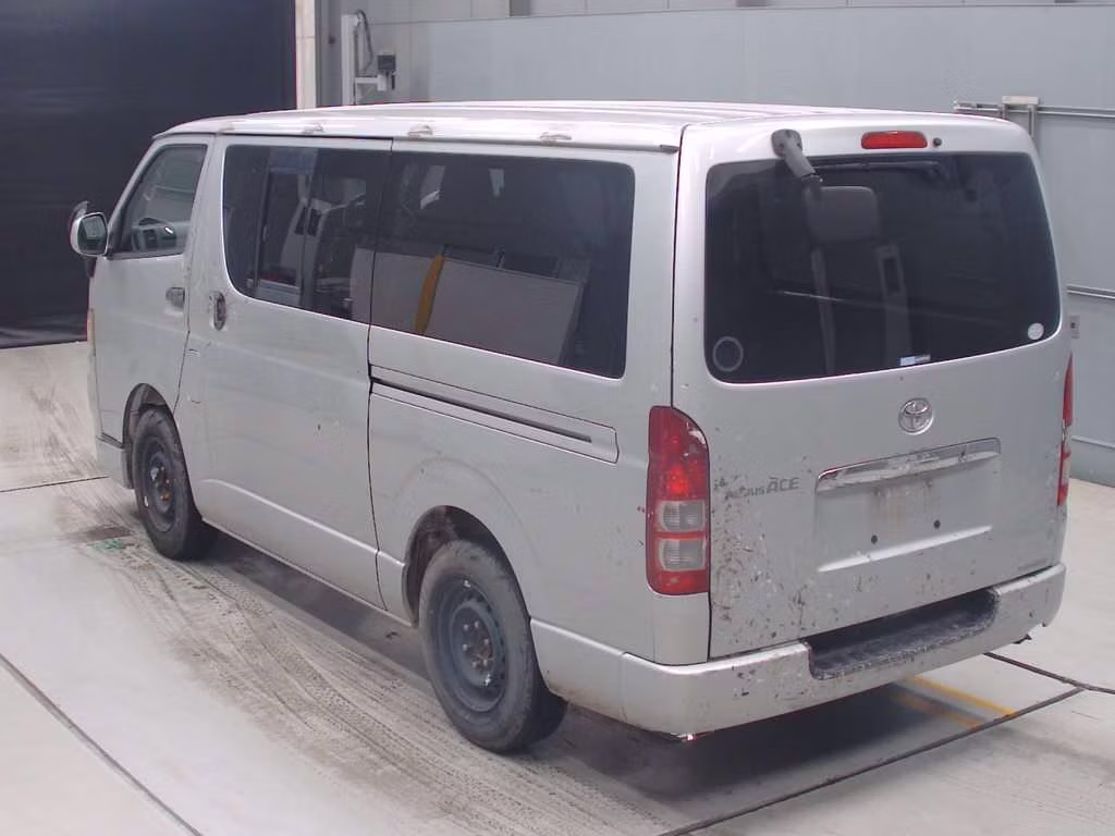 TOYOTA REGIUS ACE