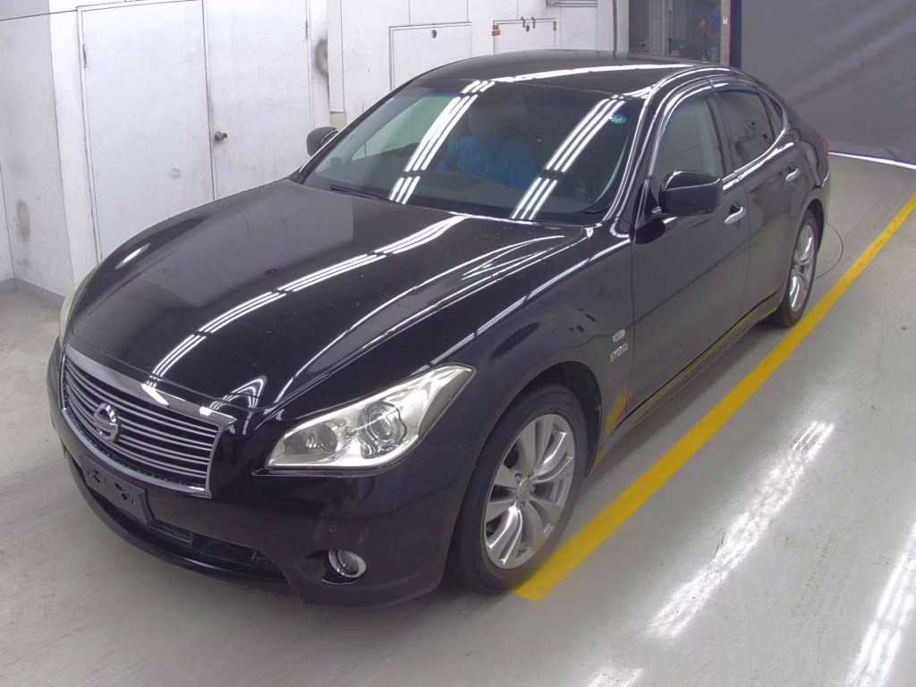 NISSAN FUGA