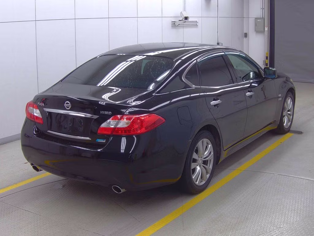 NISSAN FUGA