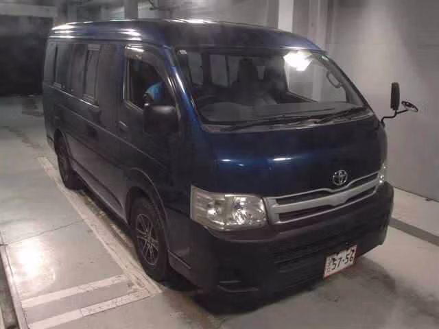 TOYOTA HIACE