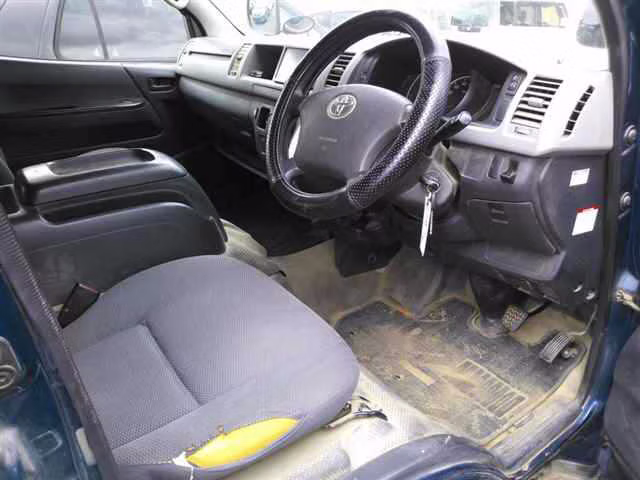 TOYOTA HIACE