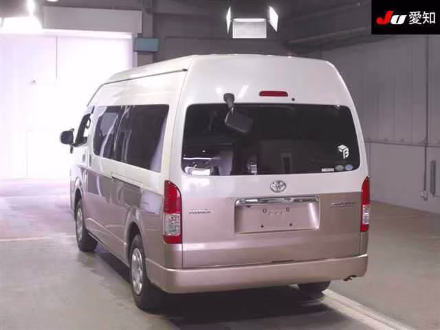 TOYOTA HIACE
