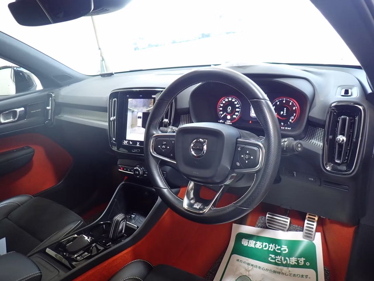 VOLVO XC40