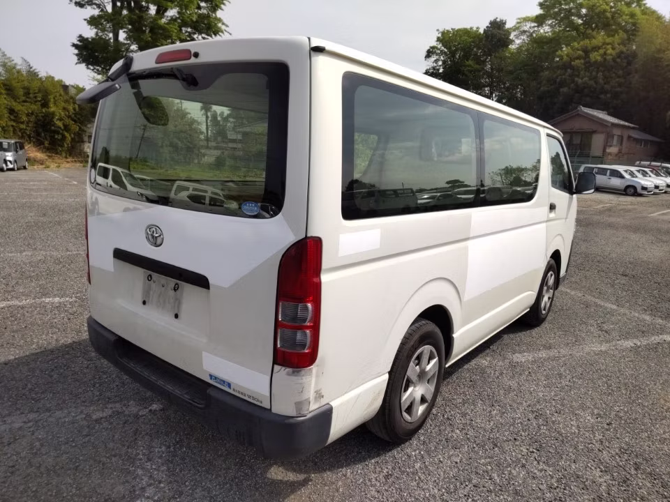 TOYOTA REGIUS ACE