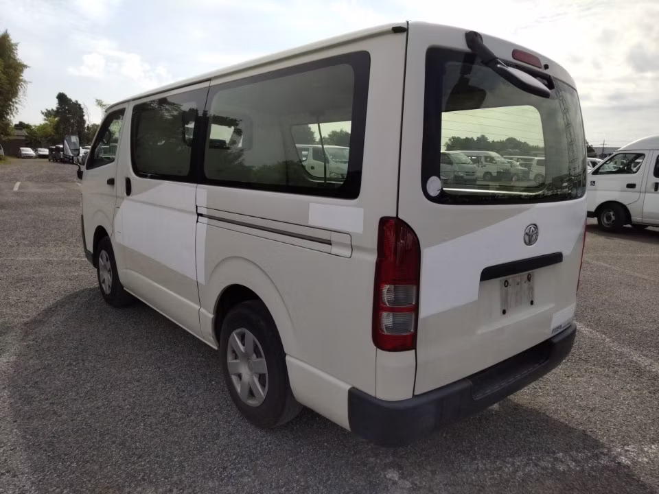 TOYOTA REGIUS ACE
