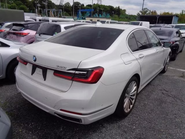 BMW 7-SERIES