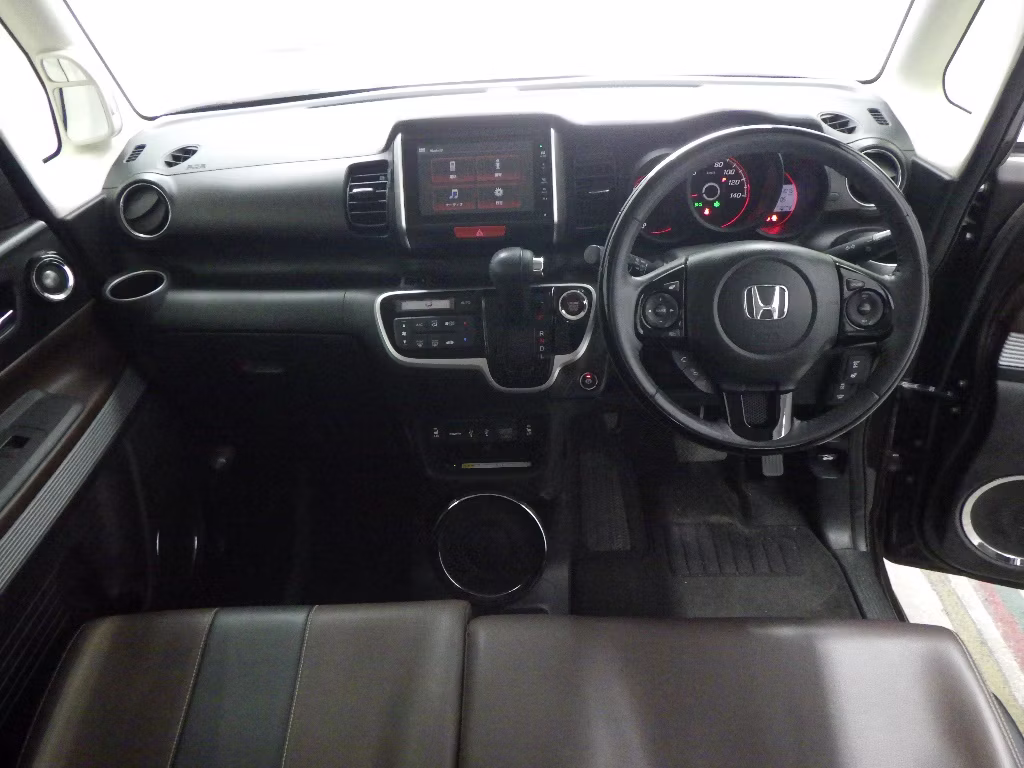 HONDA N-BOX SLASH