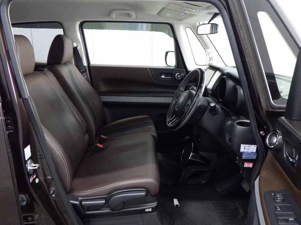 HONDA N-BOX SLASH