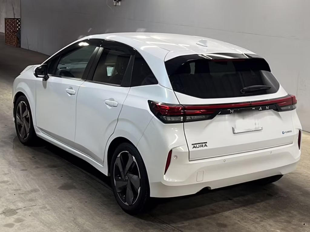 NISSAN AURA