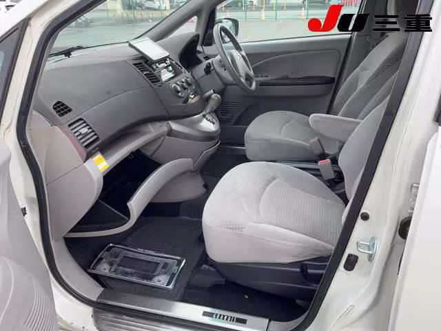 MITSUBISHI GRANDIS