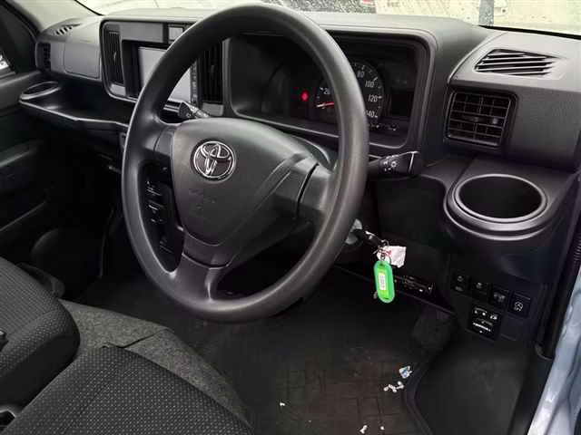 TOYOTA PIXIS VAN