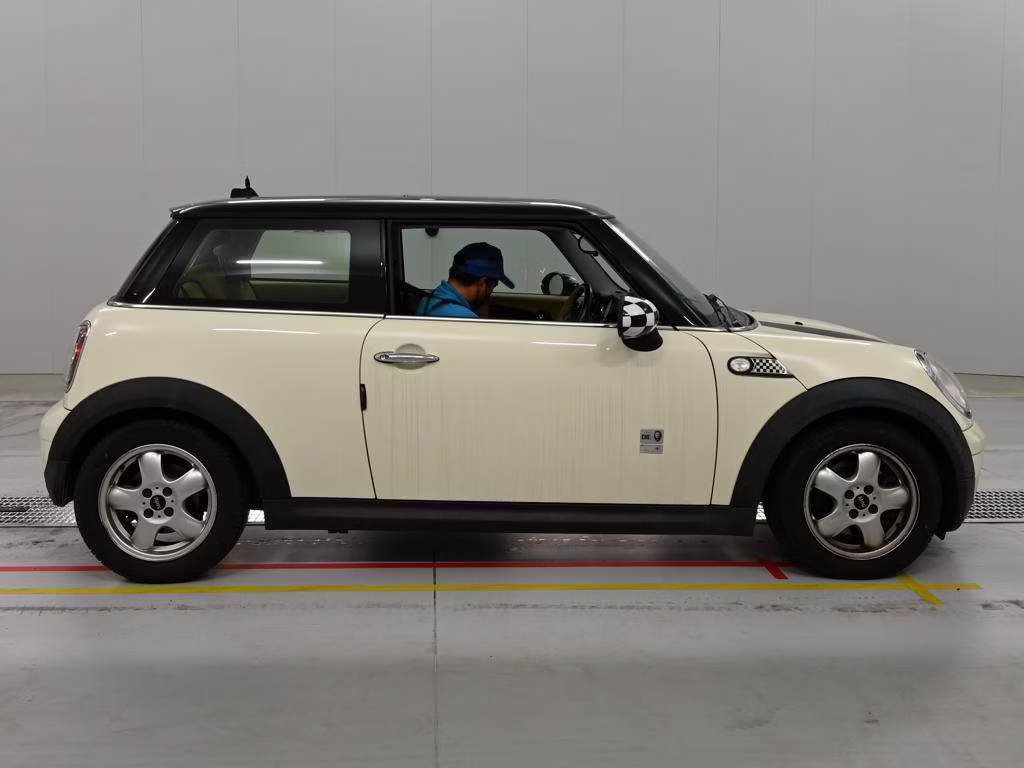 MINI HATCH