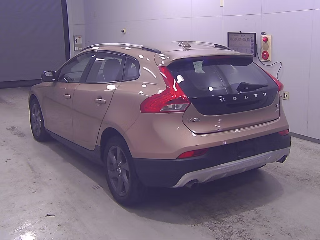 VOLVO V40