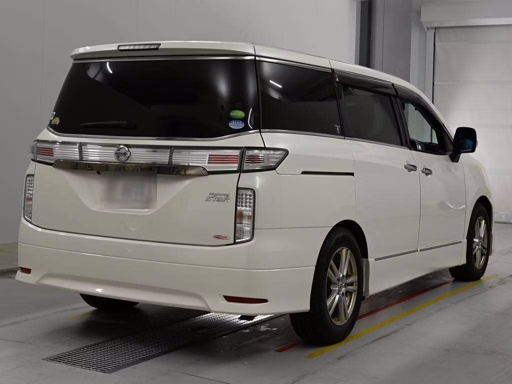 NISSAN ELGRAND
