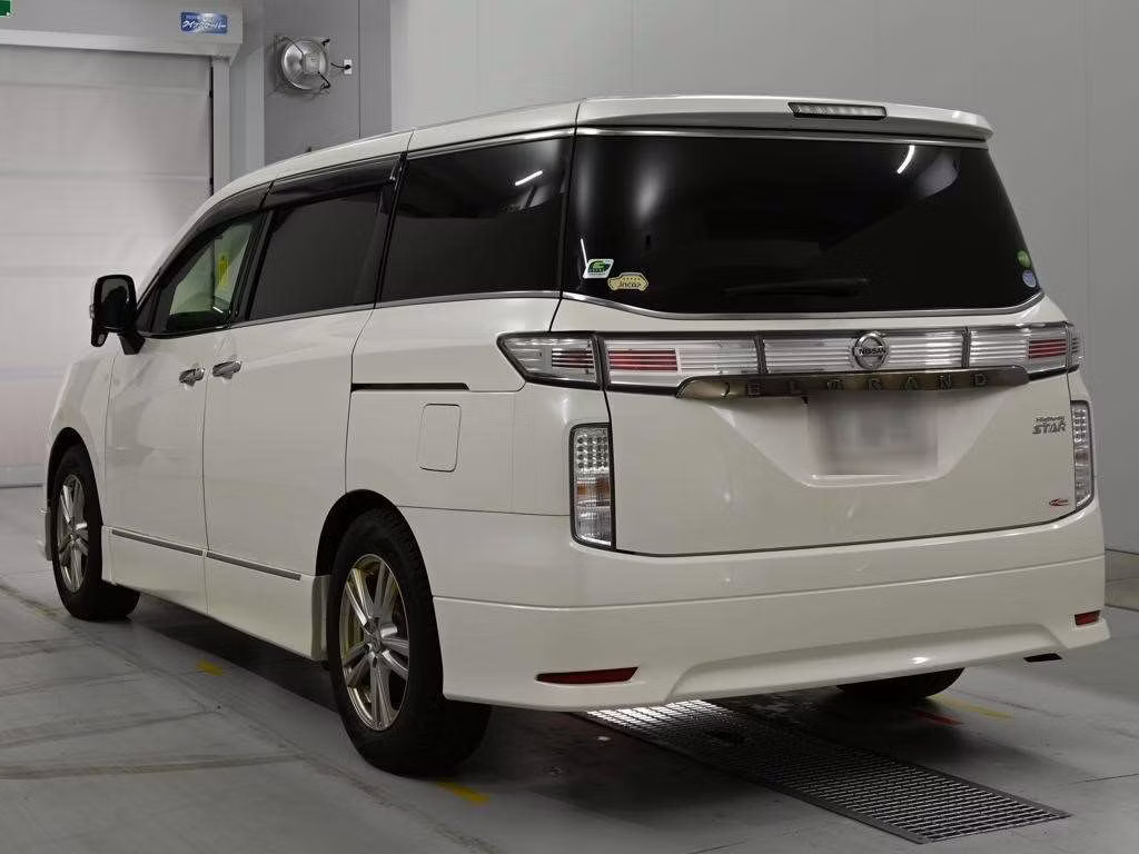 NISSAN ELGRAND