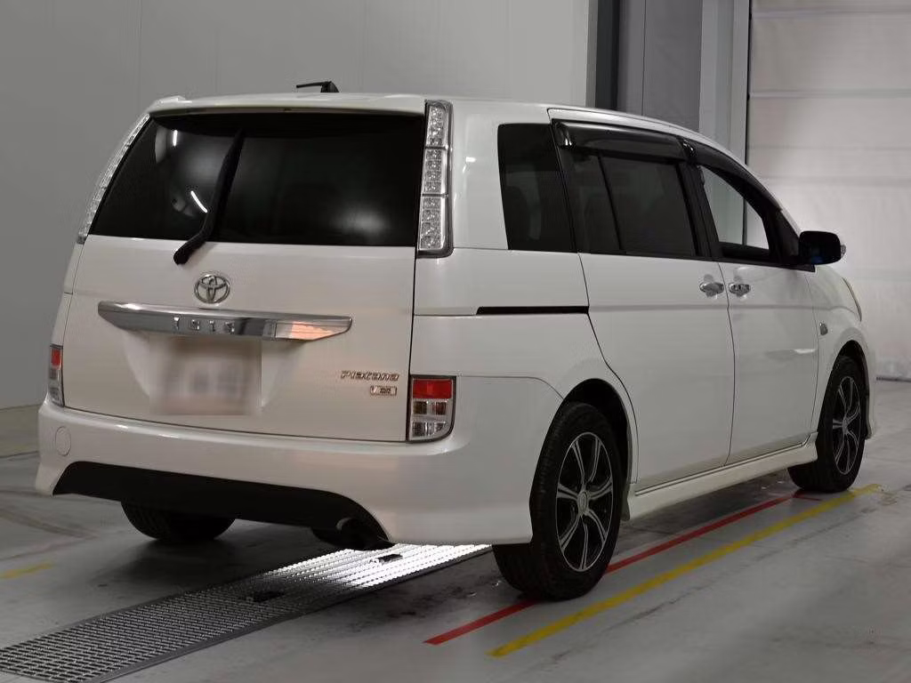 TOYOTA ISIS