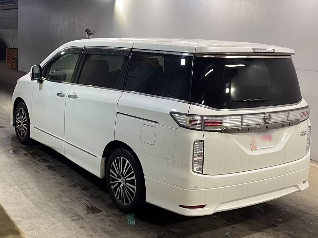 NISSAN ELGRAND