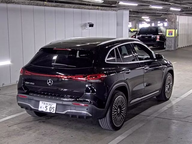 MERCEDES-BENZ EQA