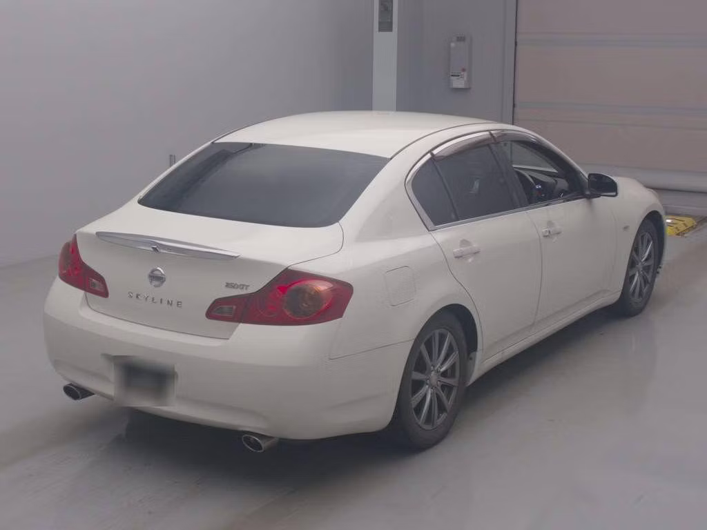 NISSAN SKYLINE