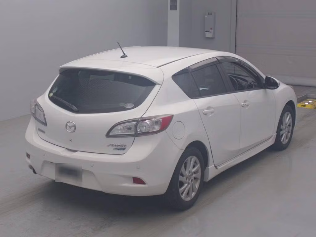 MAZDA AXELA