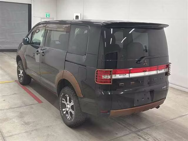 MITSUBISHI DELICA D:5