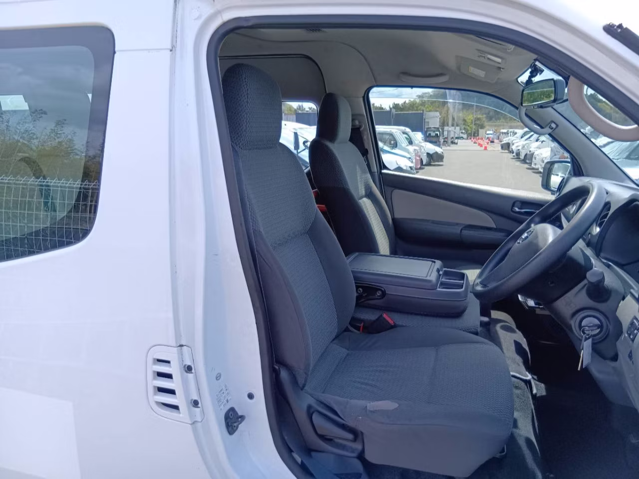 NISSAN NV350 CARAVAN
