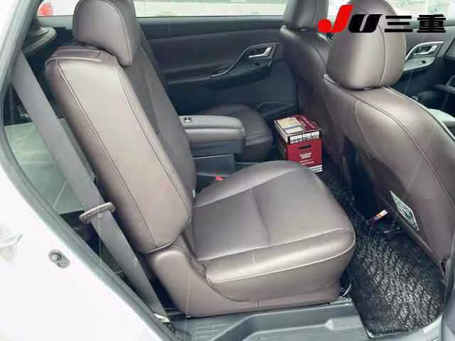 TOYOTA MARK X ZIO