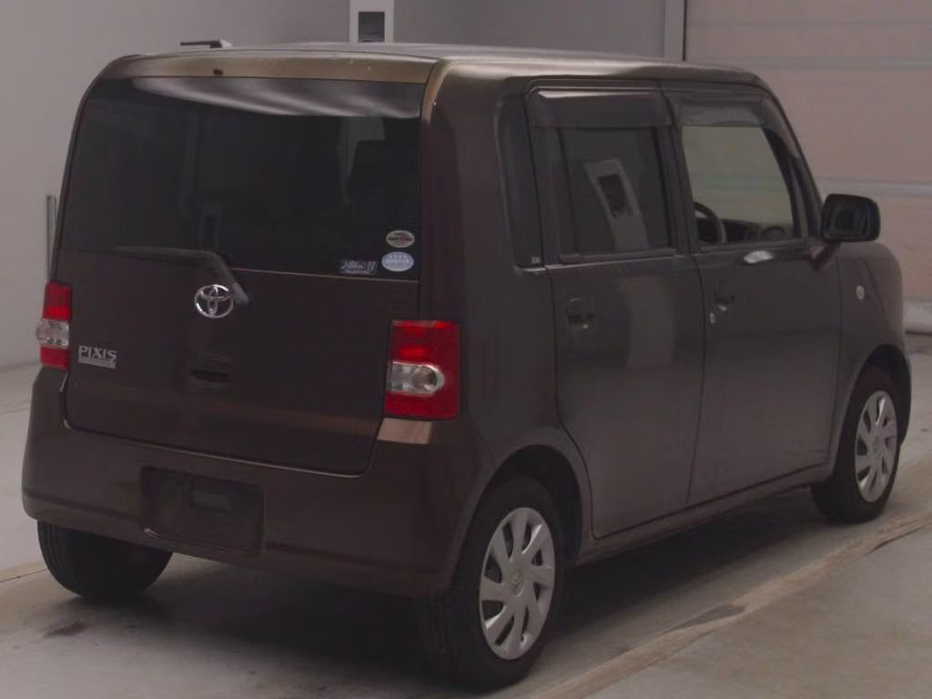 TOYOTA PIXIS SPACE