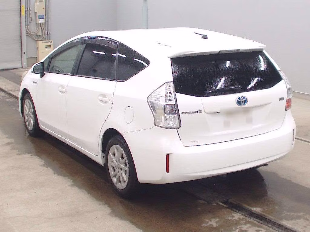 TOYOTA PRIUS ALPHA