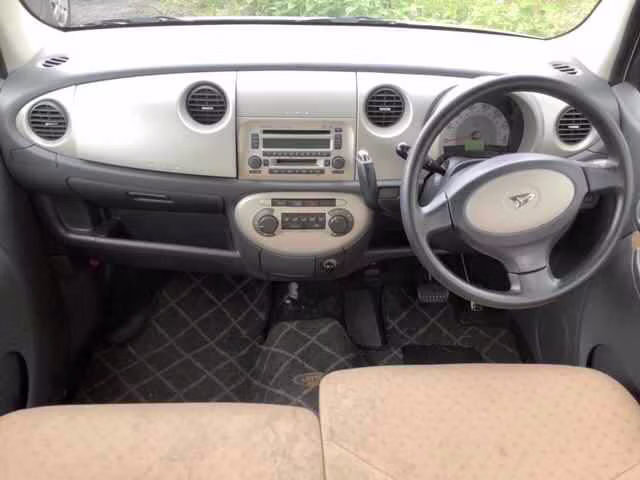 DAIHATSU MOVE LATTE