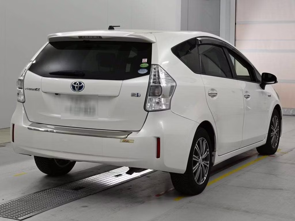 TOYOTA PRIUS ALPHA