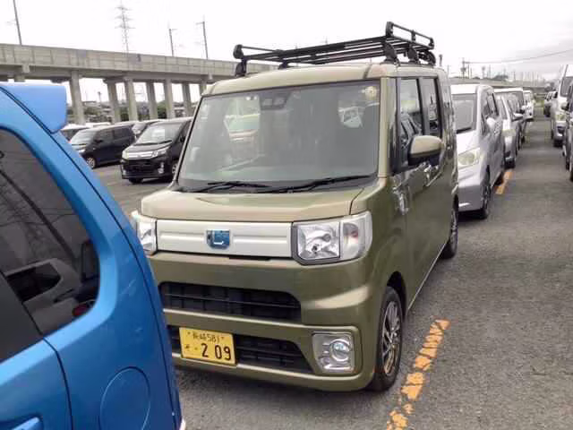 DAIHATSU WAKE