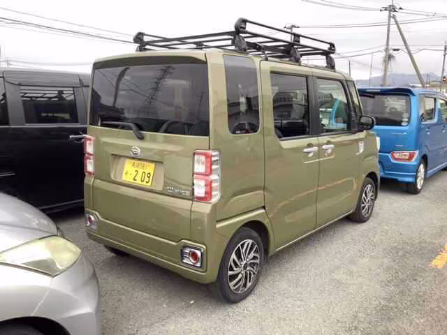 DAIHATSU WAKE