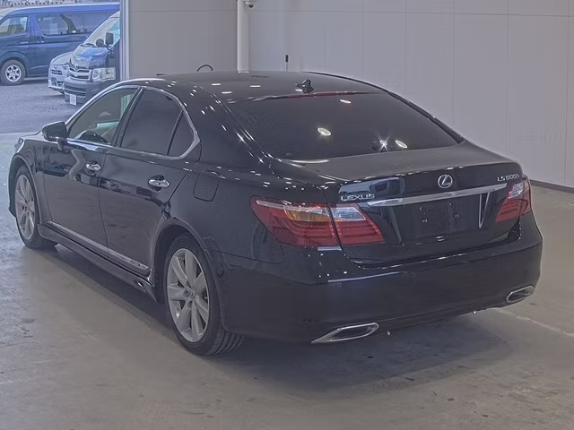 LEXUS LS600H