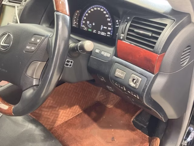 LEXUS LS600H