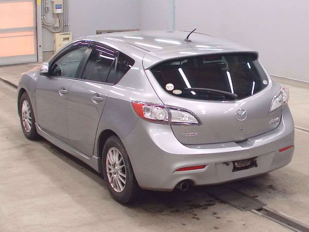MAZDA AXELA