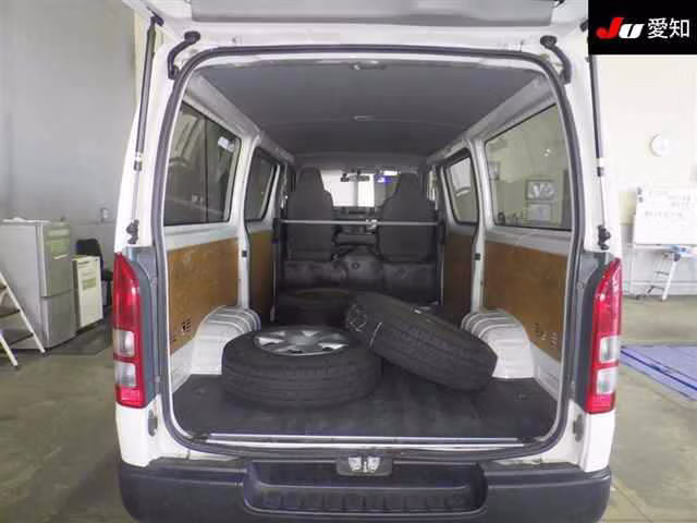 TOYOTA REGIUS ACE