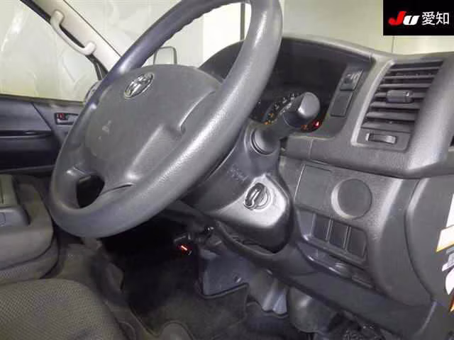 TOYOTA REGIUS ACE