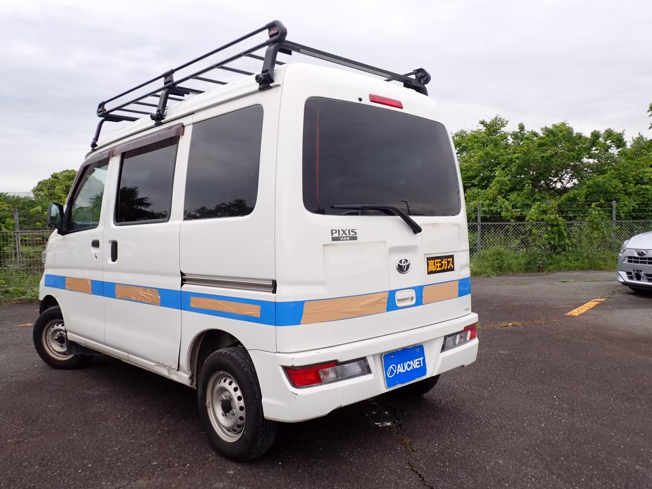 TOYOTA PIXIS VAN