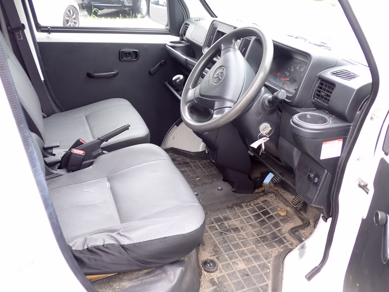TOYOTA PIXIS VAN