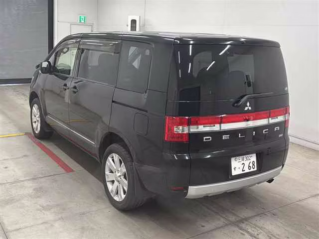 MITSUBISHI DELICA D:5
