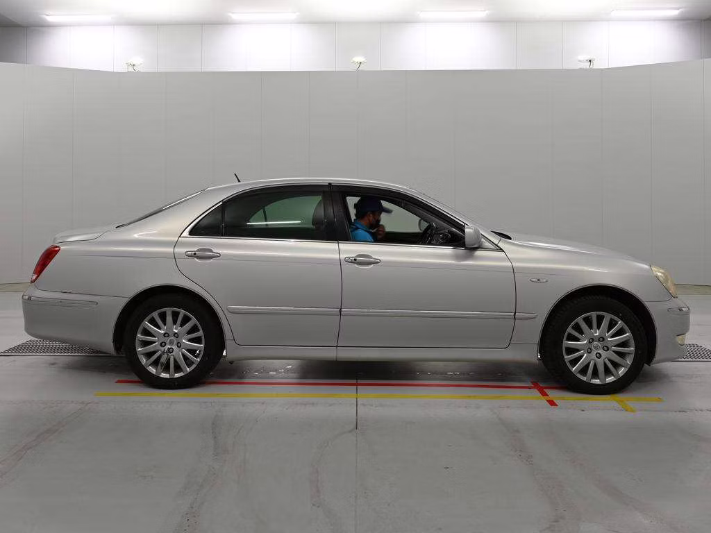 TOYOTA CROWN MAJESTA