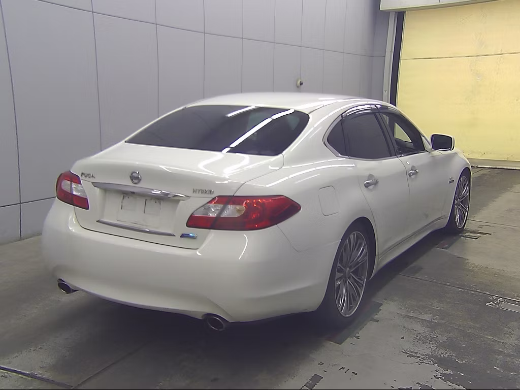 NISSAN FUGA