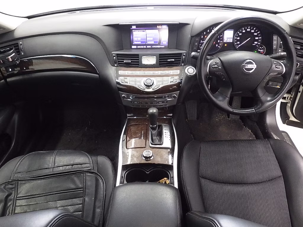 NISSAN FUGA