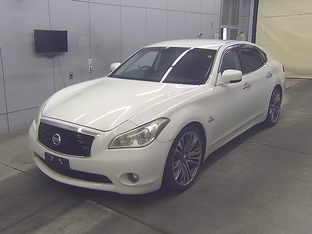 NISSAN FUGA