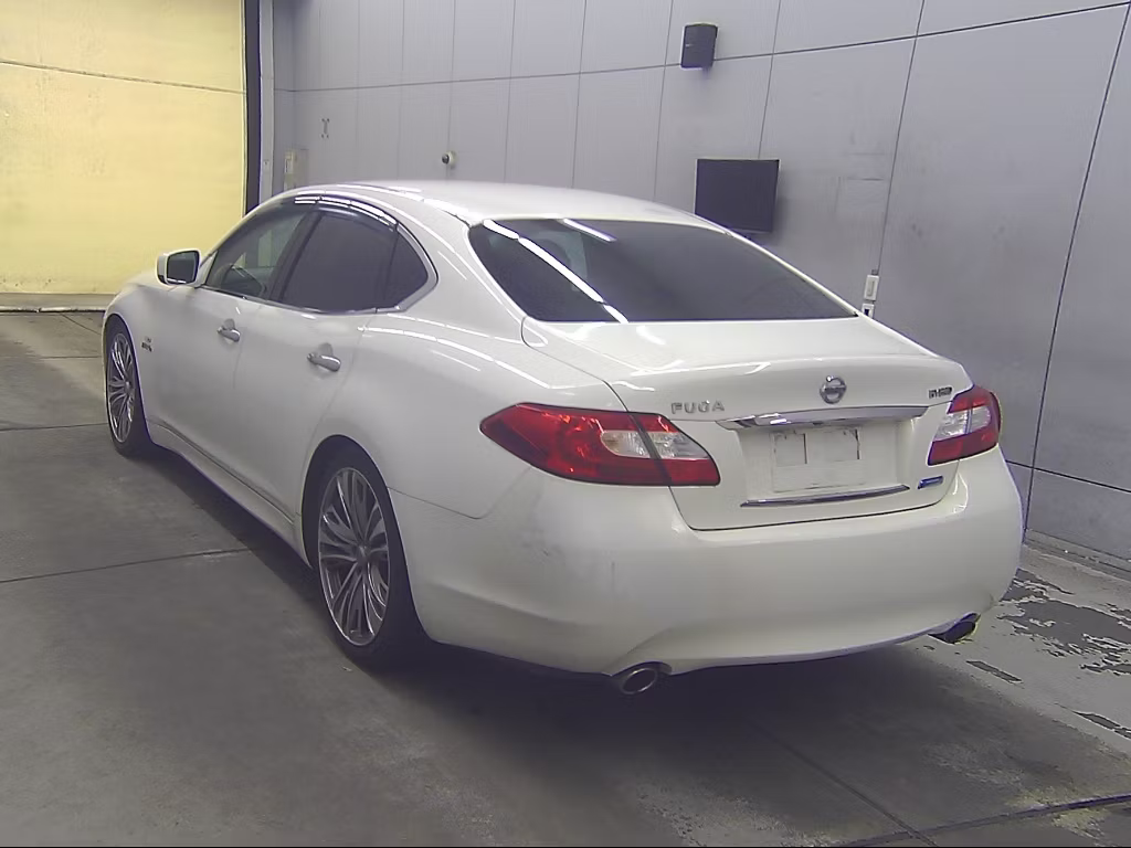 NISSAN FUGA