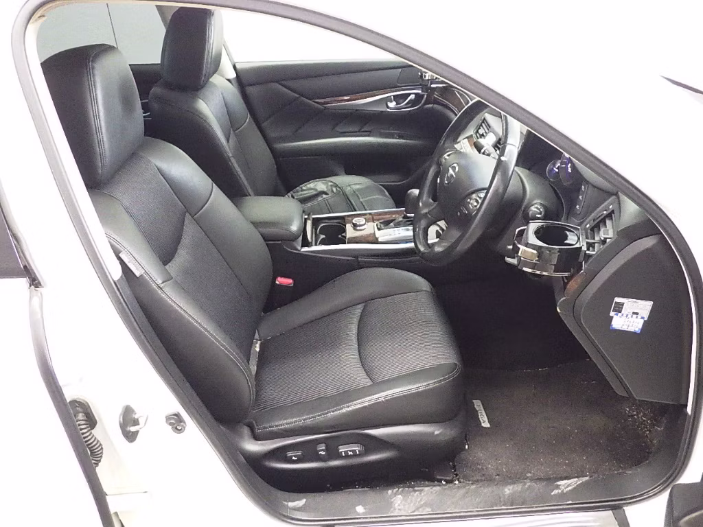 NISSAN FUGA